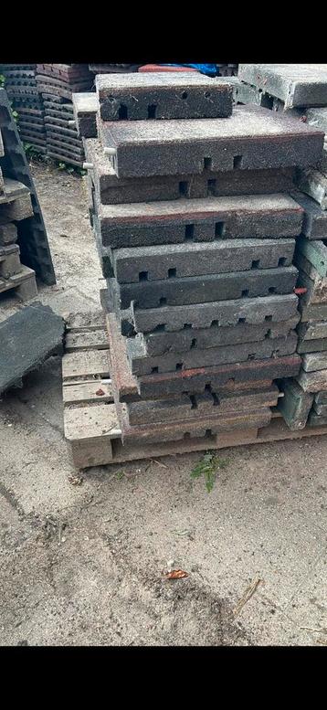 Rubberen tegels restpartij, 5m² 7cm dik, staltegels, jacuzzi beschikbaar voor biedingen