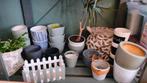 10€ voor 22 bloempotten, 2 zakken, streepjes, groengrijs, Tuin en Terras, Ophalen, Steen, Gebruikt, Rond