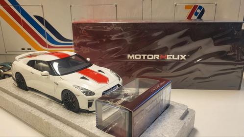 Motorhelix Nissan GT-R R35 50th Anniversary White, Hobby en Vrije tijd, Modelauto's | 1:18, Zo goed als nieuw, Auto, Overige merken
