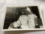 Oude foto van Sinterklaas 8.5 x13 cm, Gebruikt, Foto, Ophalen of Verzenden, 1940 tot 1960