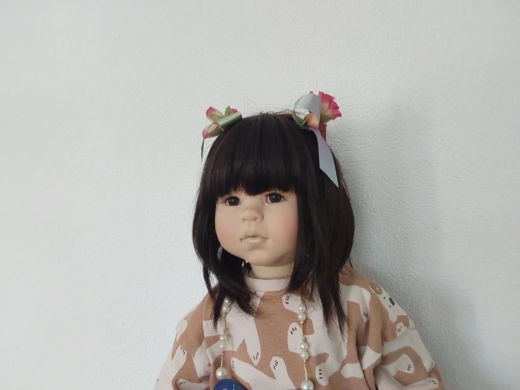 Mooie porseleinen pop 65 cm, van Ping Lau., Verzamelen, Poppen, Ophalen of Verzenden