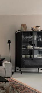 Zwarte vitrinekast, Huis en Inrichting, Kasten | Vitrinekasten, Ophalen, Gebruikt, 100 tot 150 cm, Met deur(en)