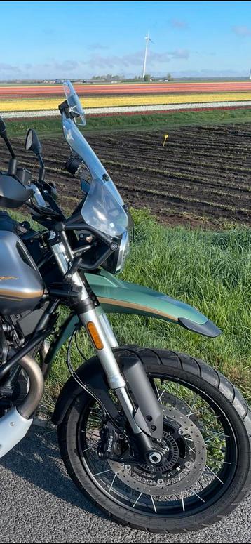 Moto Guzzi V85tt 2021 ZEVEN UPGRADES! O.a. voor spatboard beschikbaar voor biedingen