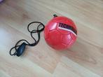 Voetbal: techniek bal, Sport en Fitness, Voetbal, Ophalen of Verzenden, Zo goed als nieuw, Bal