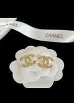 Luxe nieuw oorbellen CC oorstekers Studs, Sieraden, Tassen en Uiterlijk, Oorbellen, Ophalen of Verzenden, Zo goed als nieuw, Goud