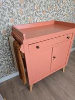 Antieke commode gepimpt in zalm kleur, Ophalen, Zo goed als nieuw, 50 tot 70 cm