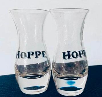 2 Hoppe jenever (tulp) glaasjes. Hoogte 8 cm. beschikbaar voor biedingen