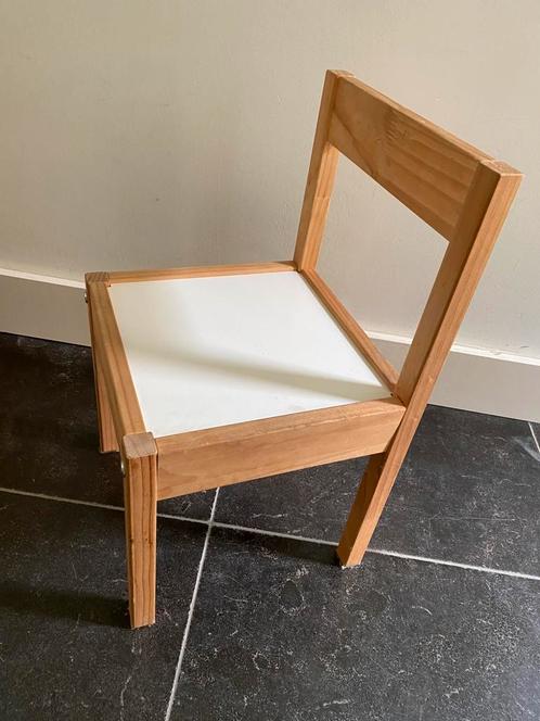 Kindersetje: IKEA Lätt, 2 houten tafeltjes en 8 stoeltjes, Kinderen en Baby's, Kinderkamer | Tafels en Stoelen, Zo goed als nieuw
