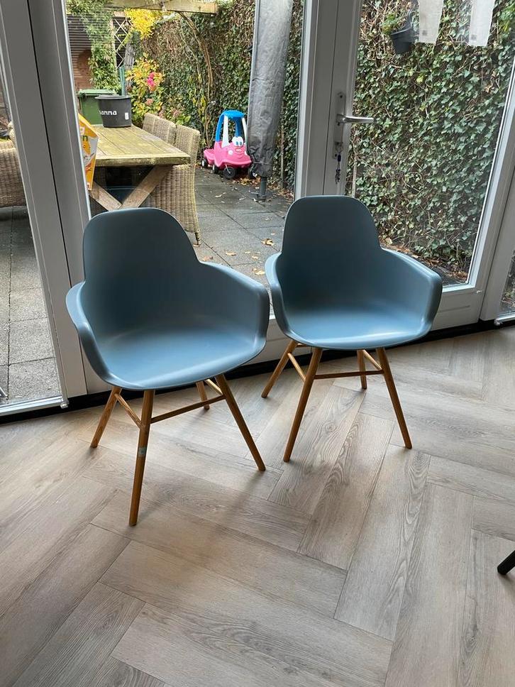 Set van 2 design stoelen Albert Kuip merk Zuiver, Huis en Inrichting, Stoelen, Zo goed als nieuw, Twee, Hout, Grijs, Ophalen