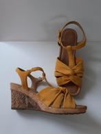 Zomerse leren Gabor sandalen 39.5, Geel, Gabor, Zo goed als nieuw, Sandalen of Muiltjes