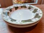 Drie diepe borden Wedwood Napoleon Ivy, Ophalen