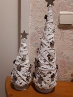 2 wit   hout  gevlochten Kerstboompjes  45  en 33 cm hoog, Diversen, Kerst, Ophalen