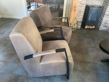 2x Stoel Fauteuil met Armleuning beschikbaar voor biedingen