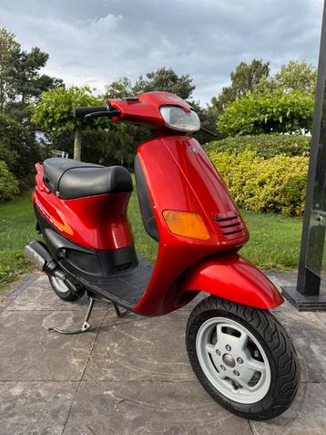⭐️Piaggio zip fastrider 50cc 2053 km Brom Nieuwstaat!!⭐️ beschikbaar voor biedingen