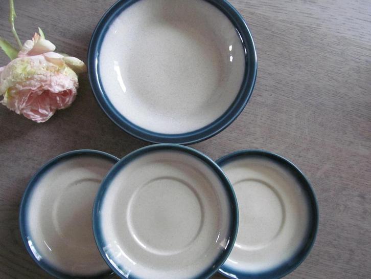 Wedgwood  Blue Pacific 1 Diep Bord + 3 Schotels, Huis en Inrichting, Keuken | Servies, Zo goed als nieuw, Bord(en), Wedgwood, Keramiek