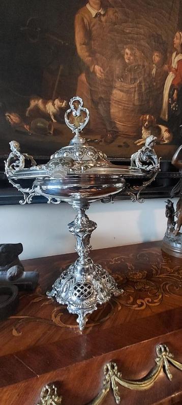 zilveren schaal periode 1819-1849-- met opschep lepel beschikbaar voor biedingen