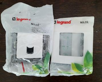Nieuwe Legrand Niloé RJ45 cat 6 contactdoos + afdekplaat wit beschikbaar voor biedingen