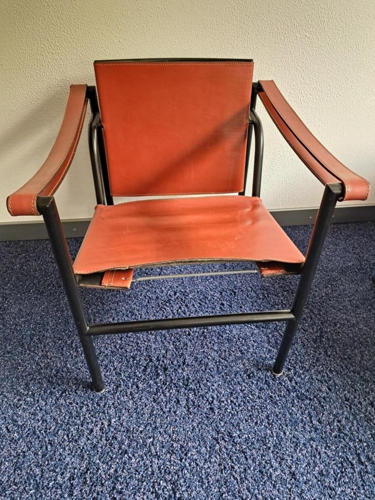 Le Corbusier basculant LC1 uit de jaren 50 / 60, Huis en Inrichting, Fauteuils, Gebruikt, Leer, Metaal, 50 tot 75 cm, Minder dan 75 cm