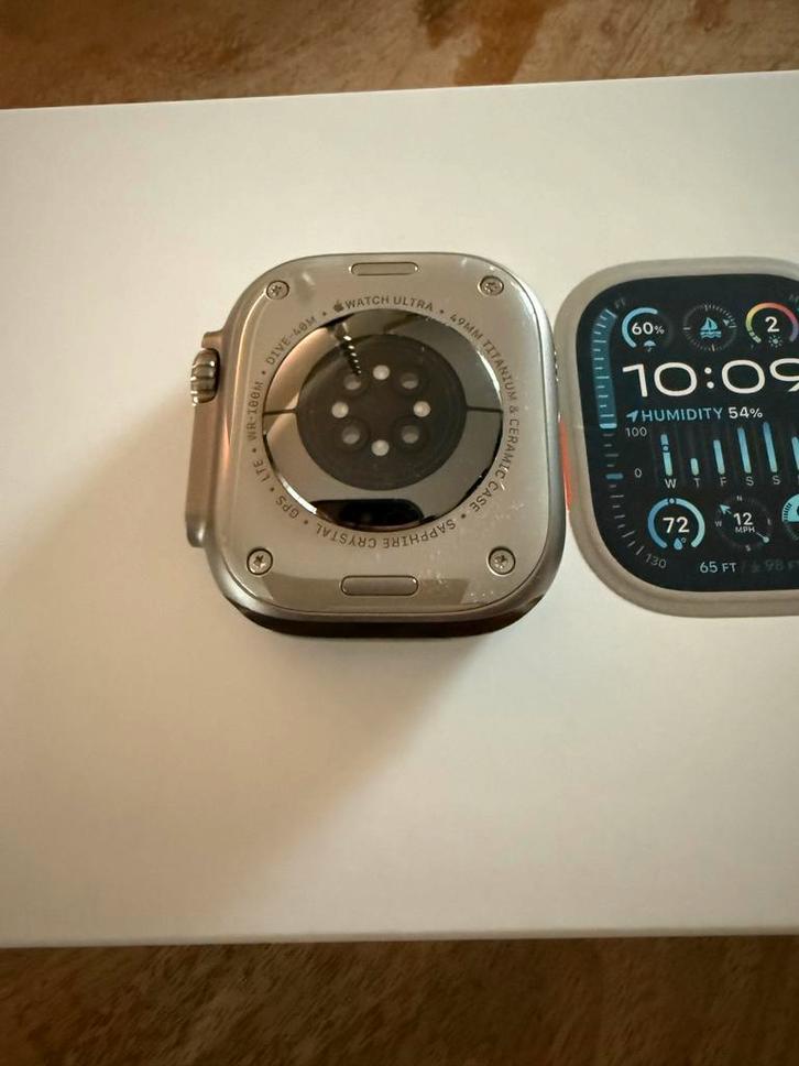 Apple Watch Ultra 2 Titanium 49mm ZGAN, Sieraden, Tassen en Uiterlijk, Smartwatches, Zo goed als nieuw, iOS, Zilver, Afstand, Waterdicht