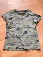 Maat 98 - mosgroen shirt met krokodillen van HEMA, Jongen of Meisje, Ophalen of Verzenden, Zo goed als nieuw, Shirt of Longsleeve