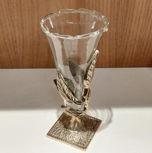 Epergne Foatglas Vaasje, gedecoreerde messing standaard., Antiek en Kunst, Antiek | Glas en Kristal, Ophalen of Verzenden