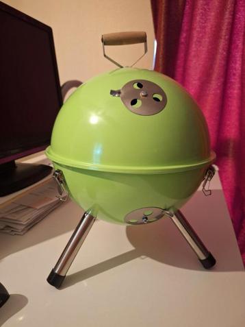 Houtskool barbeque van 30 cm doorsnee beschikbaar voor biedingen