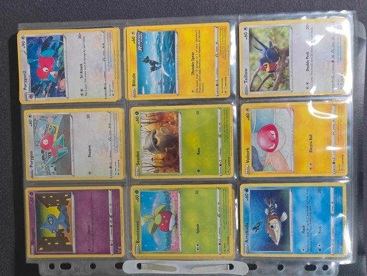 Pokermon kaarten  in een mabje, Hobby en Vrije tijd, Verzamelkaartspellen | Yu-gi-Oh!, Gebruikt, Meerdere kaarten, Foil, Ophalen