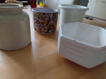4 bloempotten.  beschikbaar voor biedingen
