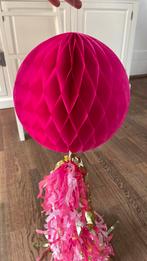 2 pompons met slinger., Ophalen of Verzenden, Zo goed als nieuw, Versiering