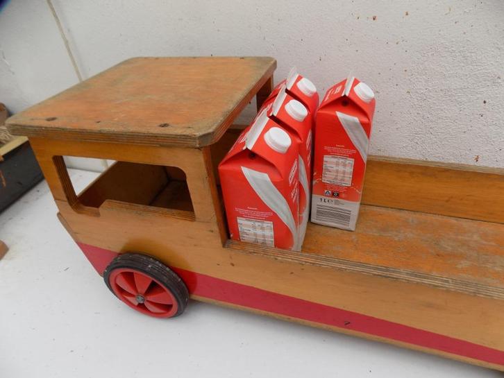 Tafel bijzettafel planten Tafeltje als speelgoed vrachtauto., Huis en Inrichting, Woonaccessoires | Overige, Gebruikt, Ophalen of Verzenden