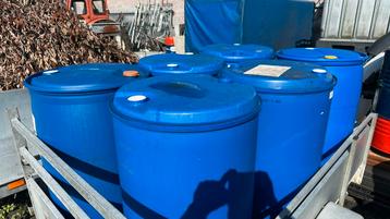 Kunststof vaten 205 Liter - 8 stuks beschikbaar voor biedingen