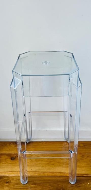 Transparante plexiglas (bar) kruk beschikbaar voor biedingen