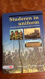 Studeren in uniform, Ophalen of Verzenden, Zo goed als nieuw