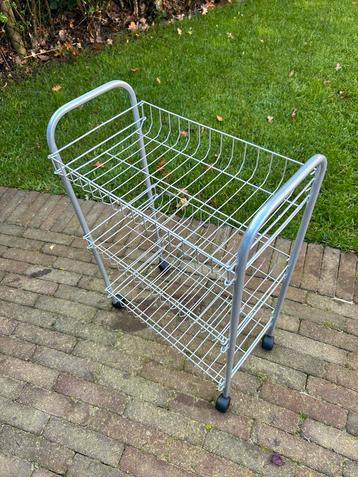 Schoenenrek met 3 lagen beschikbaar voor biedingen