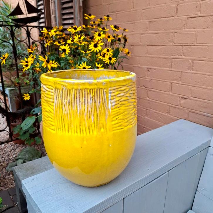 Stevige, helder geel geglazuurde pot, 29 cm. hoog., Tuin en Terras, Bloempotten, Nieuw, Aardewerk, Binnen, Balkon, Tuin, Minder dan 40 cm