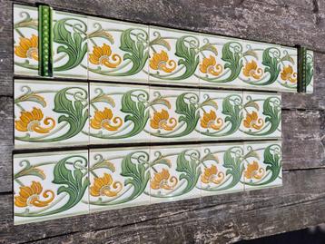 220cm Prachtige art nouveau tegelrand afgebiesd 14+2 stuks beschikbaar voor biedingen
