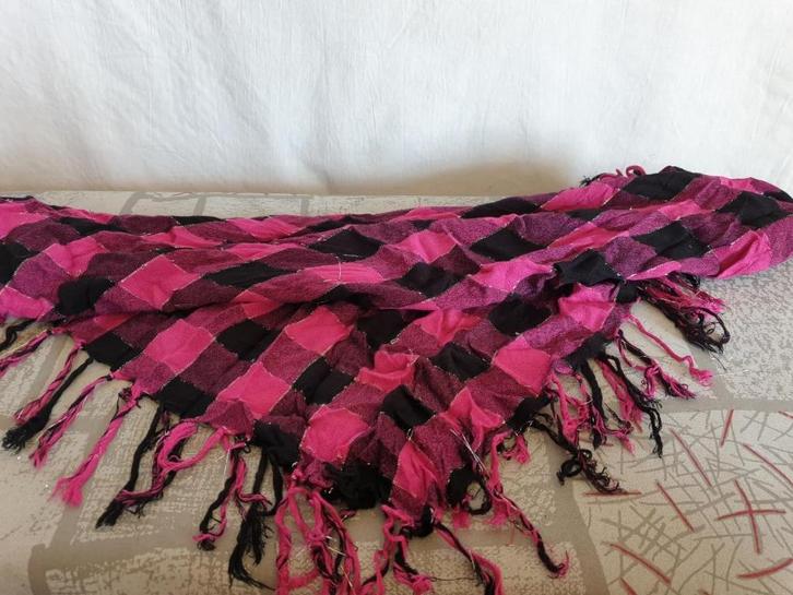 mooie dames sjaal, zwart roze met zilver glitterdraad, Kleding | Dames, Mutsen, Sjaals en Handschoenen, Zo goed als nieuw, Sjaal