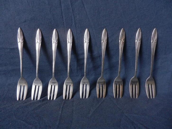 Negen taartvorkjes gemerkt Recla Pleet , palmetvormige steel, Antiek en Kunst, Antiek | Bestek, Ophalen of Verzenden