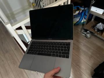 Macbook 2017 13inch beschikbaar voor biedingen