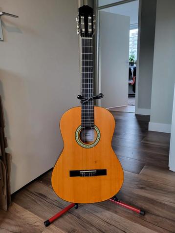 Acoustische gitaar weinig gebruikt  beschikbaar voor biedingen