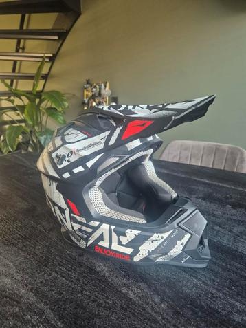 Limited Edition cross helm beschikbaar voor biedingen