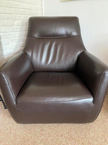 Mooie leren fauteuil, draaibaar. beschikbaar voor biedingen