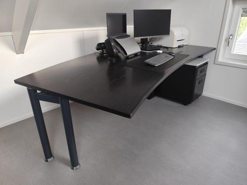 Mooi ruim en groot bureau met kabelgoot incl. ladenblok, Huis en Inrichting, Bureaus, Gebruikt, Ophalen