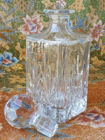 Mooie zware oude Engelse whiskykaraf van kristal 25,2 cm. beschikbaar voor biedingen