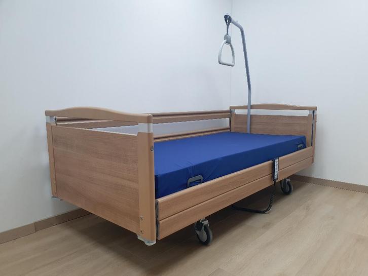 Zorgbed - verpleegbed - hoog-laag bed - Stiegelmeijer bed, Diversen, Verpleegmiddelen, Zo goed als nieuw, Verzenden