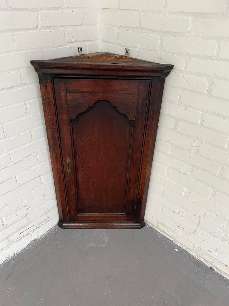 Engels hoekkastje, Ophalen