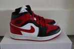 Nieuwstaat! Nike Jordan 1 Mid Black/Gym Red - White rood, Ophalen of Verzenden, Zo goed als nieuw, Nike air jordan, Jongen of Meisje