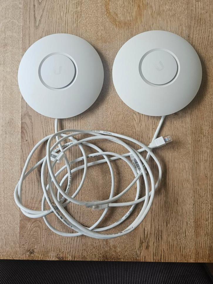 2x Unify NanoHD WiFi Access Points (PoE), Computers en Software, Accesspoints, Gebruikt, Ophalen of Verzenden