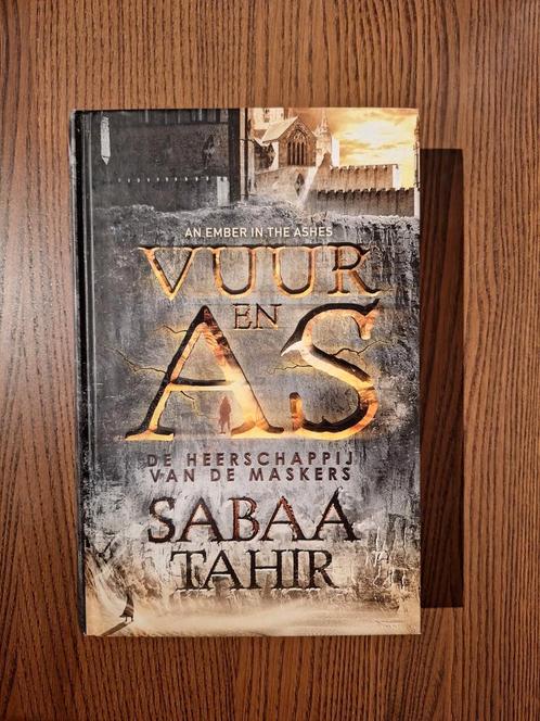 Sabaa Tahir - Vuur en As - De heerschappij van de maskers, Boeken, Kinderboeken | Jeugd | 13 jaar en ouder, Zo goed als nieuw
