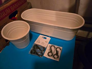 Plantenrekje met bakken en haken beschikbaar voor biedingen